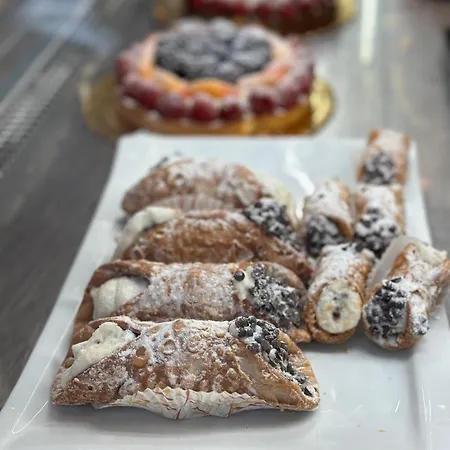 Charm Bed and Breakfast Λούκα