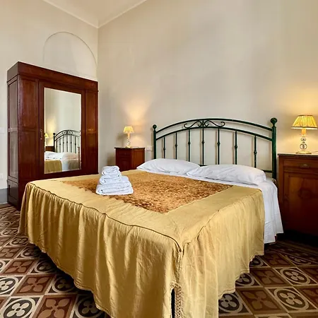 Charm Bed and Breakfast Λούκα