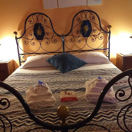 Charm Bed and Breakfast 3*